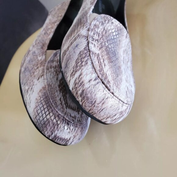 Ros Hommerson Regan Slip On Snake Print Round Toe Leather Dressy Loafers Sz 9.5 - Picture 5 of 10